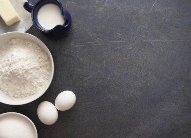 Koyu Sayfalar Masasında Pişirme Arkaplanı