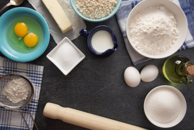 Koyu Sayfalar Masasında Pişirme Arkaplanı