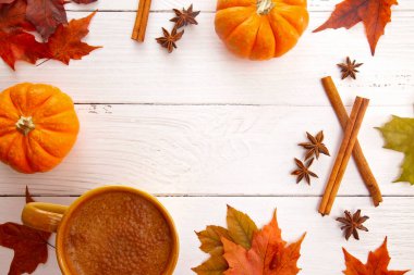 Real Leaves Pumpkins Baharatları ve Sıcak Latte ile Sonbahar Temalı Sınır
