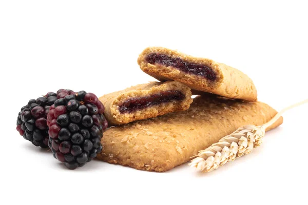 Whole Grain Blackberry Breakfast Bar Белом Фоне — стоковое фото