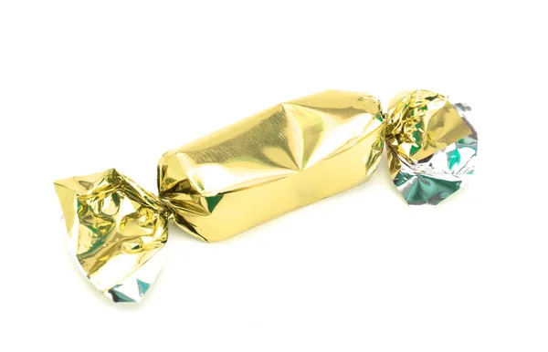 Gold Verpackte Süßigkeiten Auf Weißem Hintergrund — Stockfoto