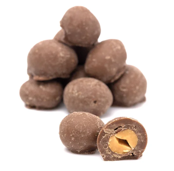 Cacahuètes Recouvertes Chocolat Lait Sur Fond Blanc — Photo