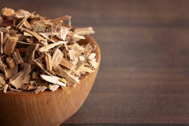 Willow Bark doğada bulunur ve çeşitli hastalıklar için tıbbi olarak kullanılır. 