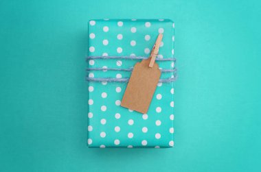 Eşleşen Arkaplanda Tek Bir Basit Paketli Sunum