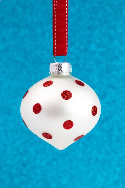 Delicate Red White Glittery Christmas Ornament Hanging Ribbon — 스톡 사진