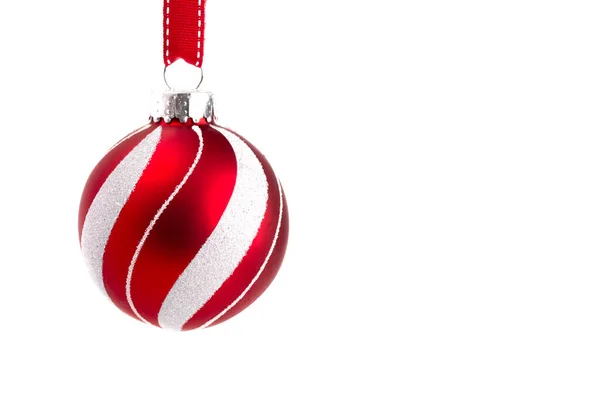 Ein Zarter Rot Weiß Glitzernder Weihnachtsschmuck Der Einer Schleife Hängt — Stockfoto