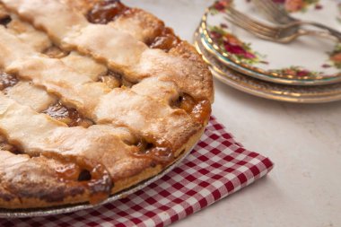 Güzel bir kafes Elma ve Karamelli Turta 