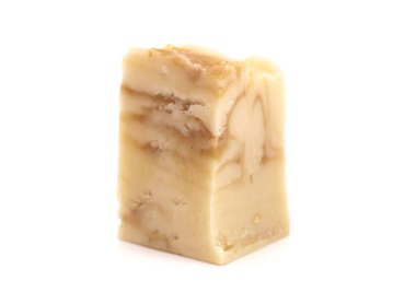 Beyaz bir arkaplanda izole edilmiş Girdap Fıstık Ezmesi Şekerlemesi