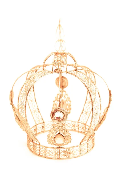 Uma Coroa Real Com Jóias Feito Ouro Fundo Branco — Fotografia de Stock