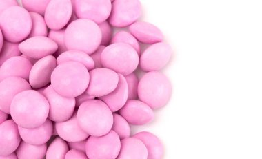 Beyaz Arkaplanda Bir Pembe Şeker Yığını Çikolata Mücevherleri