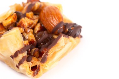 Beyaz Arkaplanda Tatlı Klasik Baklava