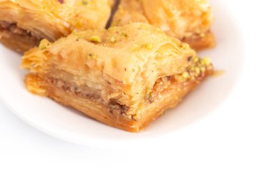Beyaz Arkaplanda Tatlı Klasik Baklava