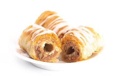 Beyaz Arkaplanda Tatlı Klasik Baklava