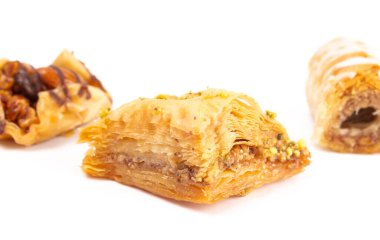 Beyaz Arkaplanda Tatlı Klasik Baklava