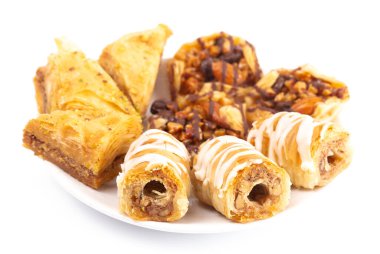 Beyaz Arkaplanda Tatlı Klasik Baklava