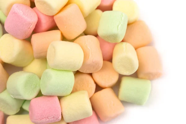 Een Stapel Kleurrijke Fruit Flavored Marshmallows Een Witte Achtergrond — Stockfoto