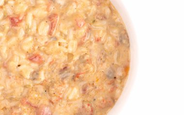 Pirinçli bir kase kerevit.