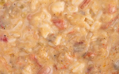 Pirinçli bir kase kerevit.