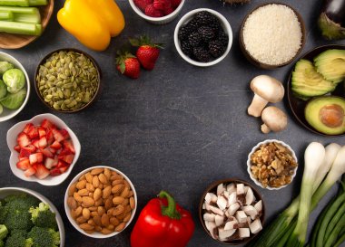 Taze Meyve ve Sebze Çerçevesi ve Hayvan Olmayan Protiens Kusursuz Düşük Karbonhidrat veya Vegan Kombinasyonu