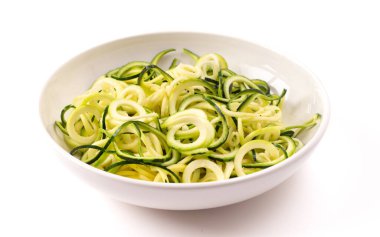 Bir kase dolusu sade kabak eriştesi Tahıl hamuruna alternatif. 