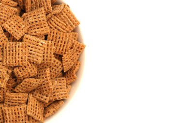 Kahvaltı gevreği beyaz arka planda izole edilmiş. 