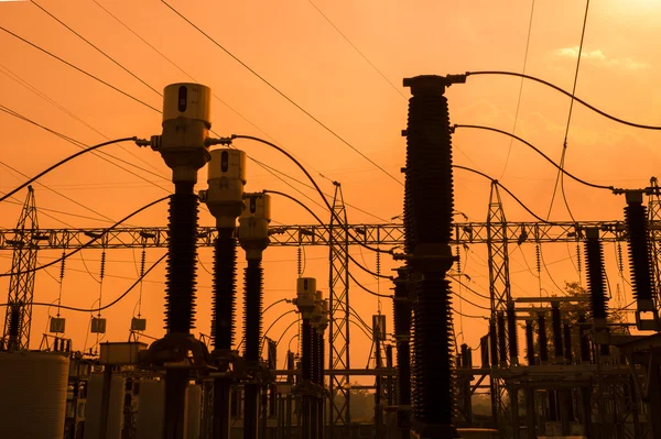 Silhouette of high voltage power plant and transformation statio — Stock Photo, Image