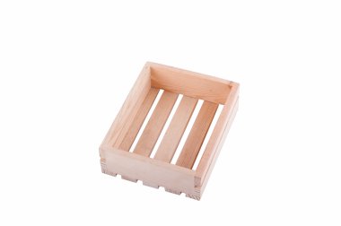 Beyaz arka plan üzerinde izole küçük ahşap model sandık