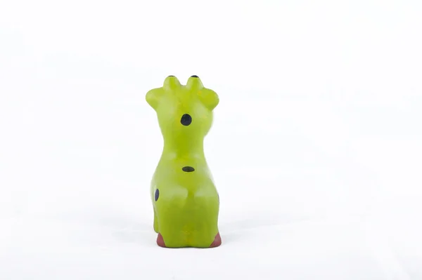 Boneca girafa verde isolado no fundo branco . — Fotografia de Stock