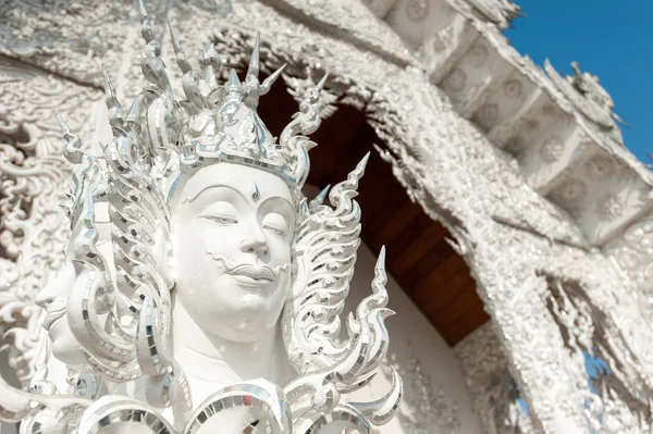 Estatua del ángel de la muerte en Wat Rong Khun-Tailandia — Foto de Stock