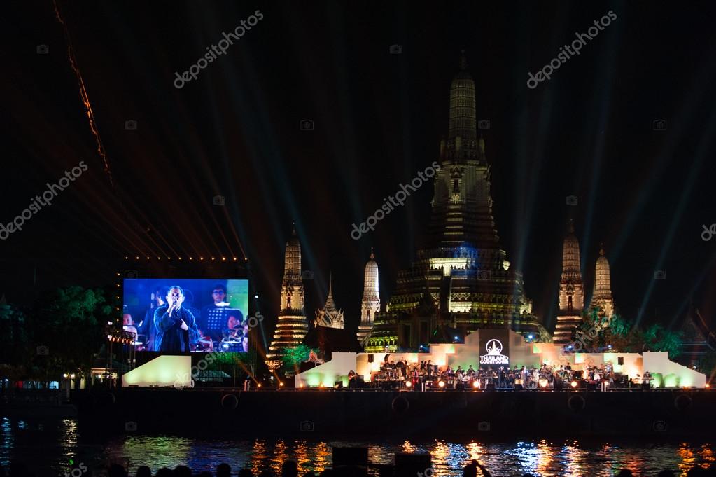 泰国曼谷 15 年12 月30 日 美丽的光映射背景上王庙 泰国倒计时16 图库社论照片 C Fototrips74 Gmail Com