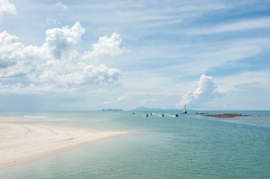 Deniz plaj mavi gökyüzü kum güneş gün ışığı gevşeme manzara, Tayland