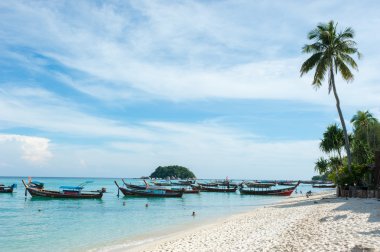 Deniz plaj mavi gökyüzü kum güneş gün ışığı gevşeme manzara, Tayland