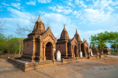 Bagan-4 Mayıs: Mayıs Bagan tapınaklarda 4,2013, Bagan, Myanmar. Bagan Myanmar antik tapınak binlerce antik kentidir.