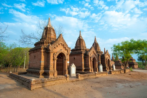 Bagan-4 Mayıs: Mayıs Bagan tapınaklarda 4,2013, Bagan, Myanmar. Bagan Myanmar antik tapınak binlerce antik kentidir.