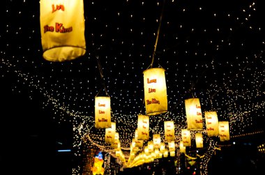 Bangkok, Tayland - Aralık 27,2015: renkli lamba fastival 