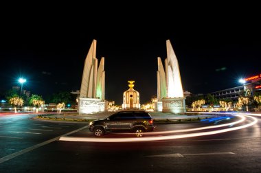 Demokrasi Anıtı gece, Bangkok - Tayland.