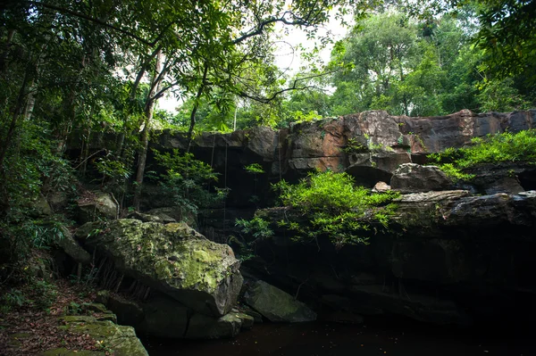 Arroyo en el bosque tropical, Tailandia — Foto de Stock