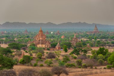 Pagoda manzara Bagan, Myanmar Akdağ
