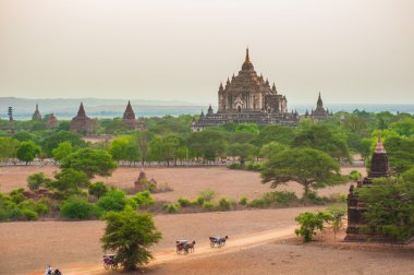 Pagoda manzara Bagan, Myanmar Akdağ