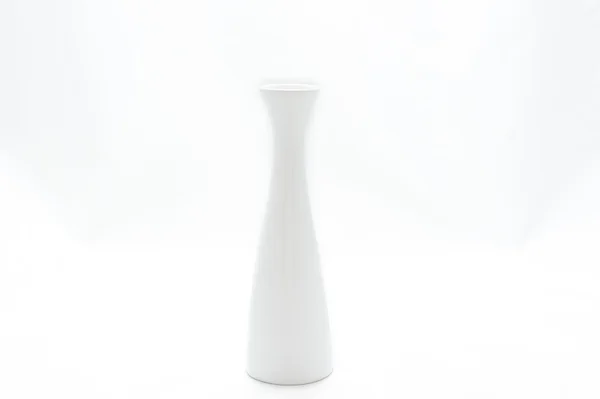 Біла ваза ізольована на білому тлі — стокове фото