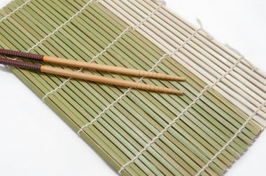 Bambu Hasır arka plan üzerinde iki çubuk