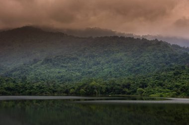 Baraj, Tayland 'da çok amaçlı bir hidroelektrik barajıdır.