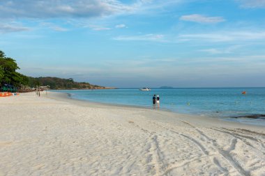 Denizin güzel manzarası ve Koh Samet Adası Tayland 'ın Rayong ilindeki Khao Laem Ya-Mu Samet Ulusal Parkı.