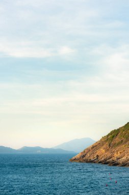 Pirinç teraslarının ve dağların üzerindeki evin manzarası. Tayland 'ın kuzeyinde, Pa-pong-peang pirinç terasında doğada güzel bir şekil..