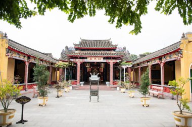 Hoi 'deki eski tapınak. Bir şehir, eski bir kasaba. Vietnam' a yapılan her yolculuğun en önemli noktası..