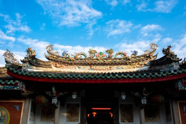 Hoi 'deki eski tapınak. Bir şehir, eski bir kasaba. Vietnam' a yapılan her yolculuğun en önemli noktası..