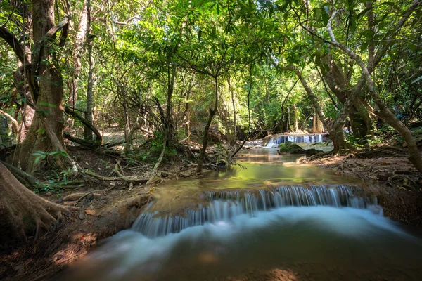 Cascada Verde Bosque Río Arroyo Paisaje Cascada Oculta Selva Tropical —  Fotos de Stock