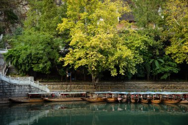 Fenghuang Eski Şehir. Fenghuang İlçesi 'nde. HuNan eyaletinin güneybatısı, Çin. Fenghuang, Asya 'nın popüler bir turizm merkezidir..