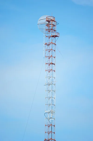 Antenna repeater tower on blue sky — Stock Photo, Image