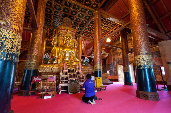 Buda Imagen de Wat Phu Mintr, provincia de Nan, Tailandia — Foto de Stock